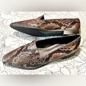 MARK FISHER Women’s snake patterned slip on loafers. New without box. Sz 7.5